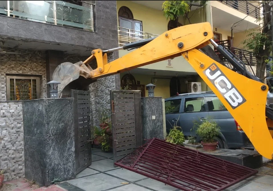 Machine demolition service in Lucknow