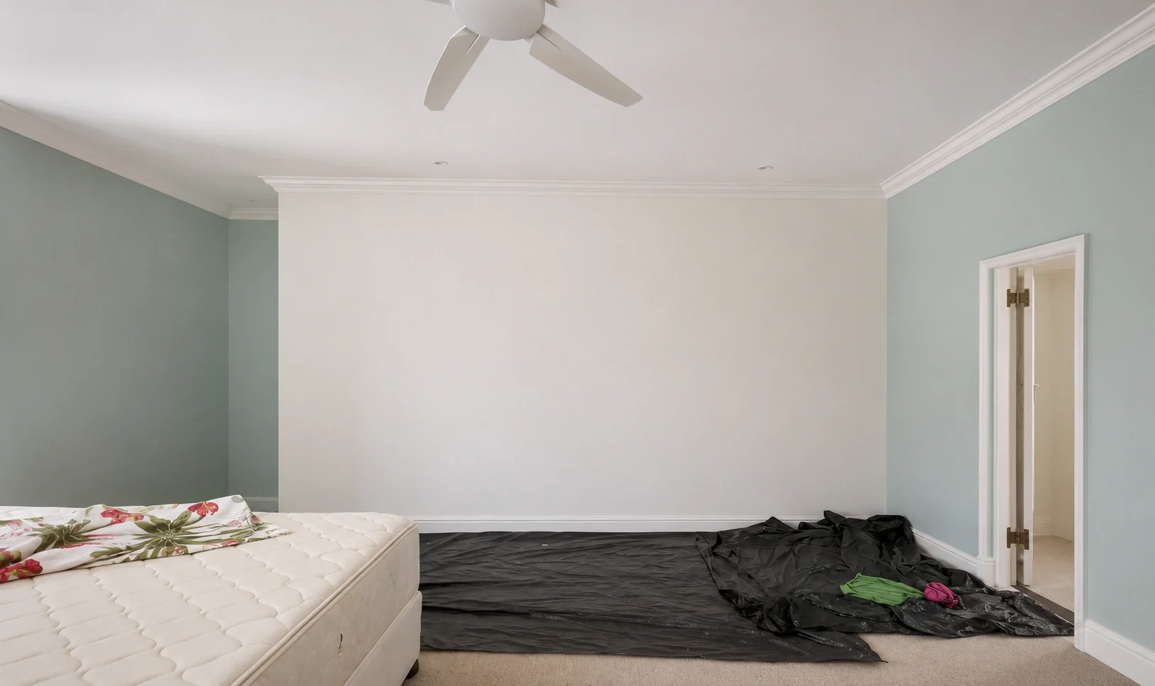 Room before wallpaper designs in Lucknow